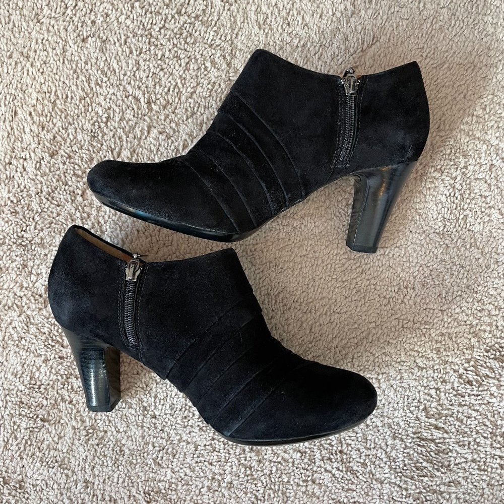 Clarks Society Gown II 10M Black Suede